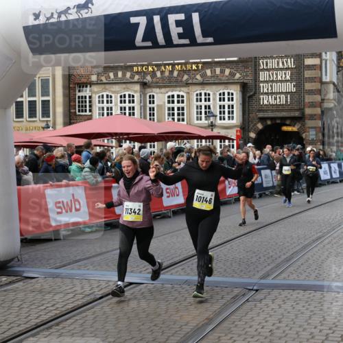 05.10.2025 - 20. swb-Marathon Bremen Yannick Fuchs http://msf.ph/oto/9247115 05.10.2025 11:10:42 Ziel 10146, 10440, 10441, 10442, 10980, 11240, 11342 meine-sportfotos.de