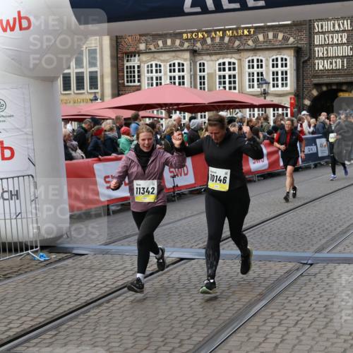 05.10.2025 - 20. swb-Marathon Bremen Yannick Fuchs http://msf.ph/oto/9247134 05.10.2025 11:10:42 Ziel 10146, 10440, 10441, 10442, 10980, 11240, 11342 meine-sportfotos.de