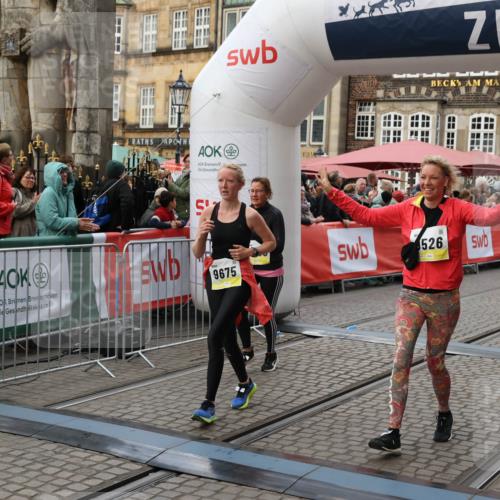 05.10.2025 - 20. swb-Marathon Bremen Yannick Fuchs http://msf.ph/oto/9247138 05.10.2025 11:12:17 Ziel 9526, 9675, 9911, 10463, 10499 meine-sportfotos.de