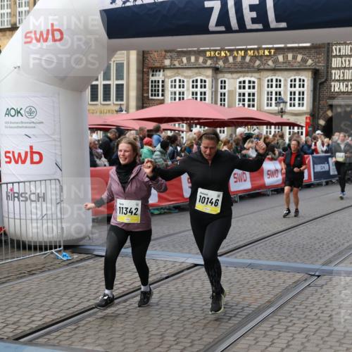 05.10.2025 - 20. swb-Marathon Bremen Yannick Fuchs http://msf.ph/oto/9247140 05.10.2025 11:10:42 Ziel 10146, 10440, 10441, 10442, 10980, 11240, 11342 meine-sportfotos.de
