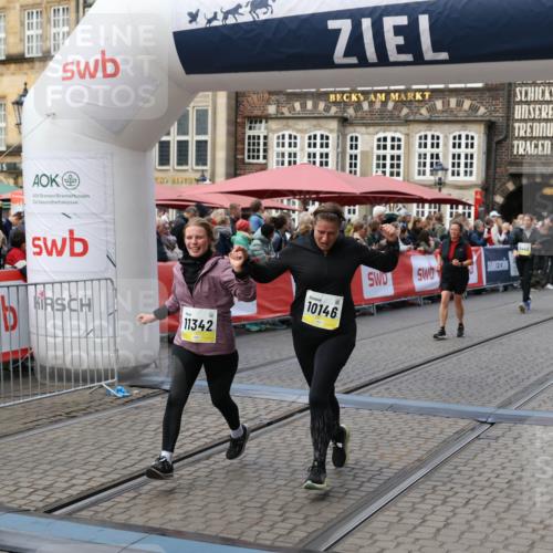 05.10.2025 - 20. swb-Marathon Bremen Yannick Fuchs http://msf.ph/oto/9247147 05.10.2025 11:10:42 Ziel 10146, 10440, 10441, 10442, 10980, 11240, 11342 meine-sportfotos.de