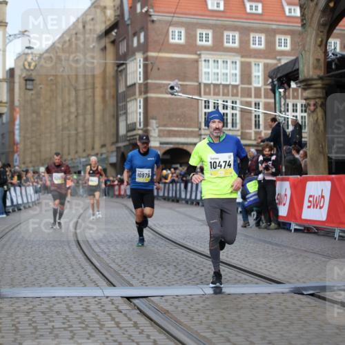 05.10.2025 - 20. swb-Marathon Bremen Yannick Fuchs http://msf.ph/oto/9247179 05.10.2025 10:43:18 Ziel 9006, 10474, 10553, 10961, 10979, 11476 meine-sportfotos.de