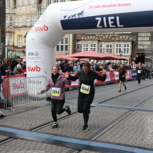 05.10.2025 - 20. swb-Marathon Bremen Yannick Fuchs http://msf.ph/oto/9247182 05.10.2025 11:10:42 Ziel 10146, 10440, 10441, 10442, 10980, 11240, 11342 meine-sportfotos.de