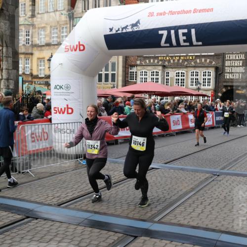 05.10.2025 - 20. swb-Marathon Bremen Yannick Fuchs http://msf.ph/oto/9247190 05.10.2025 11:10:42 Ziel 10146, 10440, 10441, 10442, 10980, 11240, 11342 meine-sportfotos.de