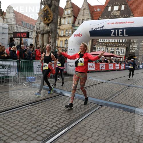 05.10.2025 - 20. swb-Marathon Bremen Yannick Fuchs http://msf.ph/oto/9247193 05.10.2025 11:12:18 Ziel 9526, 9675, 9911, 10463, 10499 meine-sportfotos.de