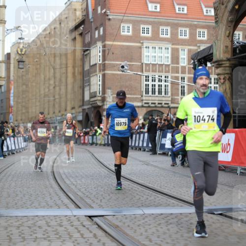 05.10.2025 - 20. swb-Marathon Bremen Yannick Fuchs http://msf.ph/oto/9247204 05.10.2025 10:43:19 Ziel 9006, 10474, 10541, 10553, 10961, 10979, 11304, 11476 meine-sportfotos.de