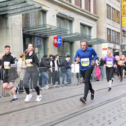 05.10.2025 - 20. swb-Marathon Bremen Strokosch-Dieckow http://msf.ph/oto/9247213 05.10.2025 10:51:57 Ziel 9172, 9196, 9226, 9584, 9852, 9939, 9955, 9987, 10038, 10240, 10241, 10438, 10507, 10608, 10668, 10719, 10727, 10900, 10927, 10942, 10977, 11128, 11458, 11491, 11528, 11641, 11665, 9172, 9196, 9226, 9584, 9852, 9939, 9955, 9987, 10038, 10240, 10241, 10438, 10507, 10608, 10668, 10719, 10727, 10900, 10927, 10942, 10977, 11128, 11458, 11491, 11528, 11641, 11665 meine-sportfotos.de