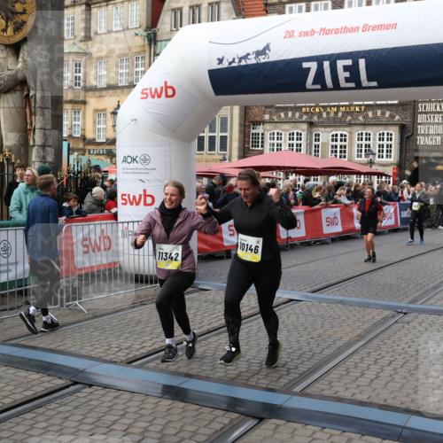 05.10.2025 - 20. swb-Marathon Bremen Yannick Fuchs http://msf.ph/oto/9247221 05.10.2025 11:10:43 Ziel 9446, 10146, 10440, 10441, 10442, 10980, 11240, 11342 meine-sportfotos.de