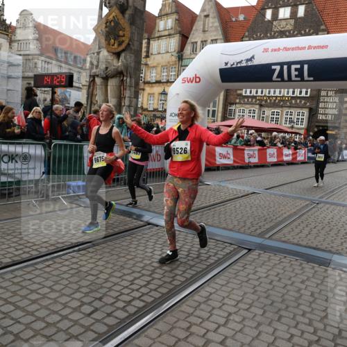 05.10.2025 - 20. swb-Marathon Bremen Yannick Fuchs http://msf.ph/oto/9247235 05.10.2025 11:12:18 Ziel 9526, 9675, 9911, 10463, 10499 meine-sportfotos.de