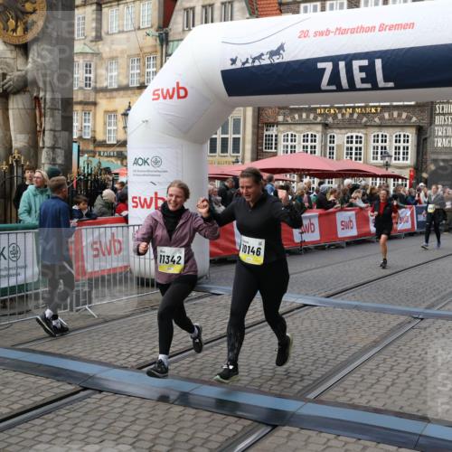 05.10.2025 - 20. swb-Marathon Bremen Yannick Fuchs http://msf.ph/oto/9247238 05.10.2025 11:10:43 Ziel 9446, 10146, 10440, 10441, 10442, 10980, 11240, 11342 meine-sportfotos.de
