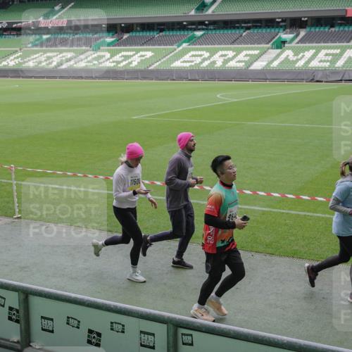 05.10.2025 - 20. swb-Marathon Bremen Michael Burmester http://msf.ph/oto/9247255 05.10.2025 10:38:29 Laufen im Stadion 7621, 8574, 9182, 9184, 9189, 9210, 9235, 9237, 9269, 9300, 9322, 9331, 9335, 9394, 9409, 9432, 9448, 9468, 9486, 9498, 9536, 9642, 9647, 9660, 9684, 9707, 9748, 9750, 9752, 9771, 9782, 9813, 9846, 9858, 9890, 9915, 9940, 9978, 10033, 10056, 10098, 10130, 10167, 10194, 10205, 10278, 10297, 10404, 10437, 10439, 10446, 10478, 10485, 10511, 10530, 10595, 10598, 10611, 10623, 10678, 10711, 10713, 10803, 10804, 10825, 10829 meine-sportfotos.de