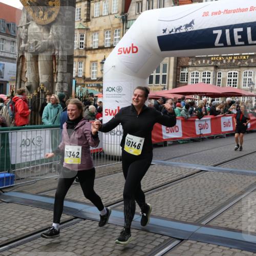 05.10.2025 - 20. swb-Marathon Bremen Yannick Fuchs http://msf.ph/oto/9247256 05.10.2025 11:10:43 Ziel 9446, 10146, 10440, 10441, 10442, 10980, 11240, 11342 meine-sportfotos.de