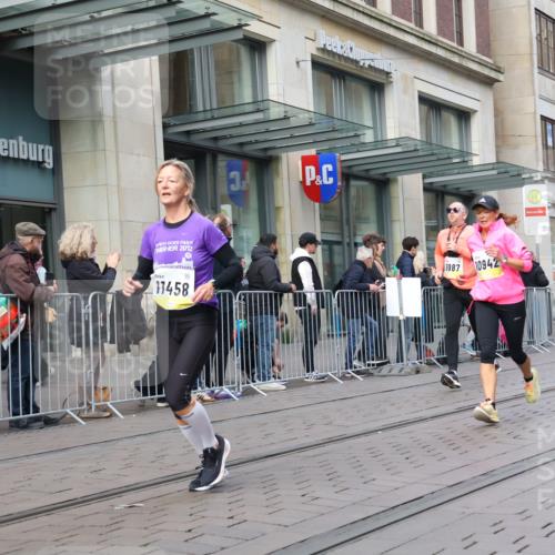 05.10.2025 - 20. swb-Marathon Bremen Strokosch-Dieckow http://msf.ph/oto/9247273 05.10.2025 10:51:58 Ziel 9172, 9196, 9226, 9584, 9852, 9939, 9955, 9987, 10038, 10240, 10241, 10327, 10438, 10507, 10608, 10668, 10719, 10727, 10900, 10927, 10942, 10977, 11128, 11458, 11491, 11528, 11641, 11665, 9172, 9196, 9226, 9584, 9852, 9939, 9955, 9987, 10038, 10240, 10241, 10327, 10438, 10507, 10608, 10668, 10719, 10727, 10900, 10927, 10942, 10977, 11128, 11458, 11491, 11528, 11641, 11665 meine-sportfotos.de