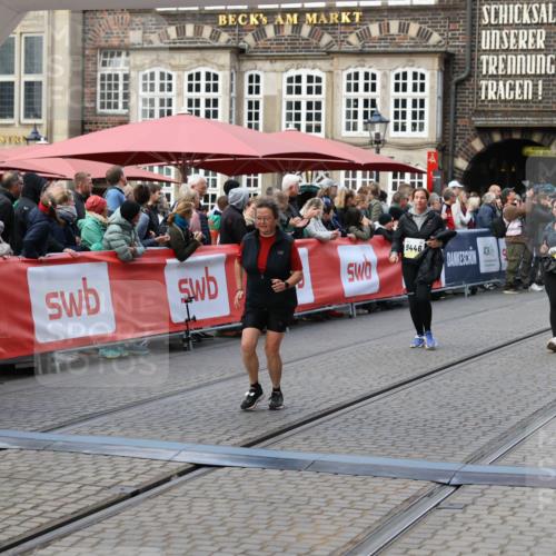 05.10.2025 - 20. swb-Marathon Bremen Yannick Fuchs http://msf.ph/oto/9247303 05.10.2025 11:10:44 Ziel 9446, 10146, 10440, 10441, 10442, 10980, 11240, 11342 meine-sportfotos.de