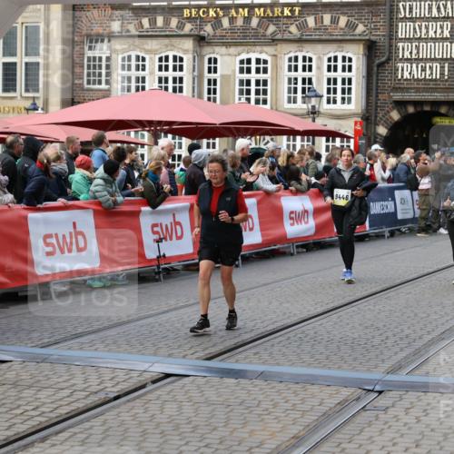 05.10.2025 - 20. swb-Marathon Bremen Yannick Fuchs http://msf.ph/oto/9247315 05.10.2025 11:10:44 Ziel 9446, 10146, 10440, 10441, 10442, 10980, 11240, 11342 meine-sportfotos.de