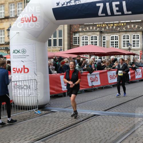 05.10.2025 - 20. swb-Marathon Bremen Yannick Fuchs http://msf.ph/oto/9247320 05.10.2025 11:10:45 Ziel 9446, 10146, 10440, 10441, 10442, 10665, 10980, 11240, 11342 meine-sportfotos.de