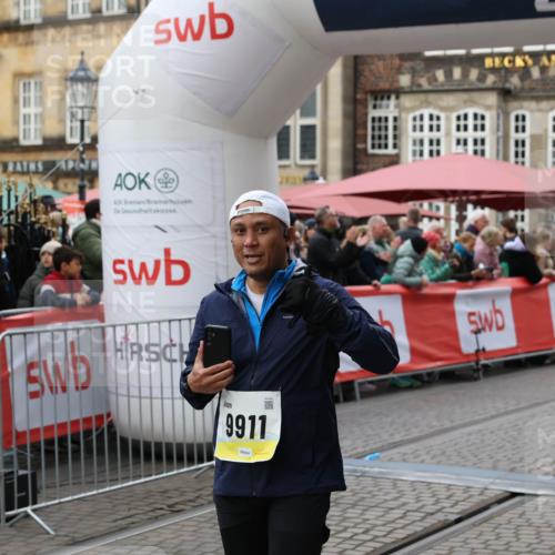 05.10.2025 - 20. swb-Marathon Bremen Yannick Fuchs http://msf.ph/oto/9247322 05.10.2025 11:12:23 Ziel 9911, 10463, 10622, 11085 meine-sportfotos.de