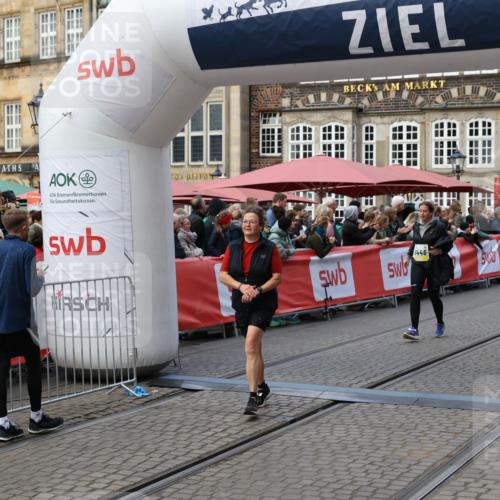 05.10.2025 - 20. swb-Marathon Bremen Yannick Fuchs http://msf.ph/oto/9247327 05.10.2025 11:10:45 Ziel 9446, 10146, 10440, 10441, 10442, 10665, 10980, 11240, 11342 meine-sportfotos.de