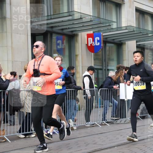 05.10.2025 - 20. swb-Marathon Bremen Strokosch-Dieckow http://msf.ph/oto/9247328 05.10.2025 10:52:00 Ziel 9172, 9196, 9226, 9584, 9852, 9903, 9955, 9987, 10038, 10240, 10241, 10327, 10388, 10438, 10507, 10608, 10668, 10719, 10727, 10900, 10927, 10942, 11128, 11283, 11387, 11458, 11491, 11528, 11641, 11665, 9172, 9196, 9226, 9584, 9852, 9903, 9955, 9987, 10038, 10240, 10241, 10327, 10388, 10438, 10507, 10608, 10668, 10719, 10727, 10900, 10927, 10942, 11128, 11283, 11387, 11458, 11491, 11528, 11641, 11665 meine-sportfotos.de