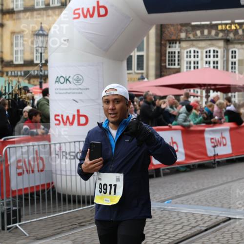 05.10.2025 - 20. swb-Marathon Bremen Yannick Fuchs http://msf.ph/oto/9247333 05.10.2025 11:12:23 Ziel 9911, 10463, 10622, 11085 meine-sportfotos.de