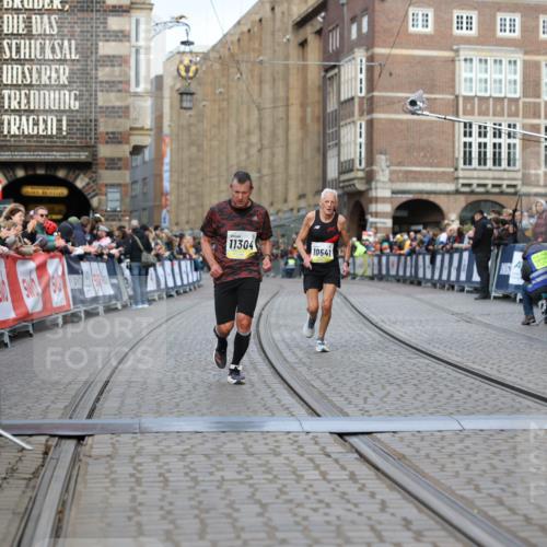 05.10.2025 - 20. swb-Marathon Bremen Yannick Fuchs http://msf.ph/oto/9247334 05.10.2025 10:43:21 Ziel 9006, 10474, 10541, 10553, 10979, 11304 meine-sportfotos.de