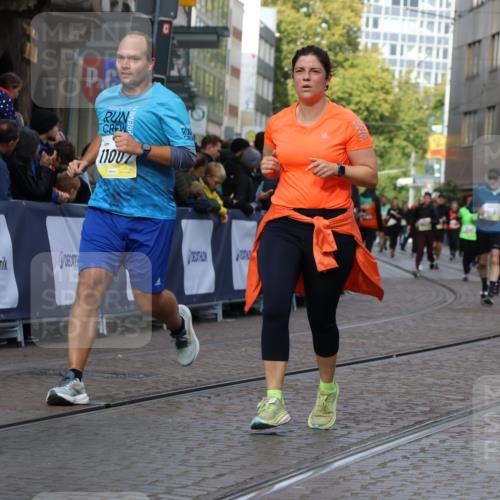 05.10.2025 - 20. swb-Marathon Bremen Strokosch-Dieckow http://msf.ph/oto/9247336 05.10.2025 10:59:18 Ziel 9183, 9454, 9635, 10200, 10274, 10407, 11006, 11007, 11207, 11400 meine-sportfotos.de