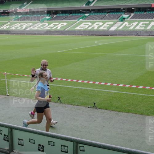 05.10.2025 - 20. swb-Marathon Bremen Michael Burmester http://msf.ph/oto/9247340 05.10.2025 10:38:33 Laufen im Stadion 7621, 8574, 9182, 9184, 9189, 9210, 9229, 9235, 9237, 9269, 9300, 9322, 9331, 9335, 9379, 9394, 9409, 9432, 9468, 9486, 9498, 9536, 9642, 9647, 9660, 9684, 9707, 9748, 9750, 9752, 9771, 9782, 9813, 9846, 9858, 9890, 9915, 9940, 9978, 10033, 10056, 10098, 10106, 10130, 10142, 10167, 10205, 10213, 10278, 10297, 10404, 10405, 10437, 10439, 10446, 10478, 10483, 10485, 10511, 10529, 10530, 10595, 10598, 10611, 10623, 10678, 10711, 10713, 10803, 10804, 10825, 10829, 10853 meine-sportfotos.de
