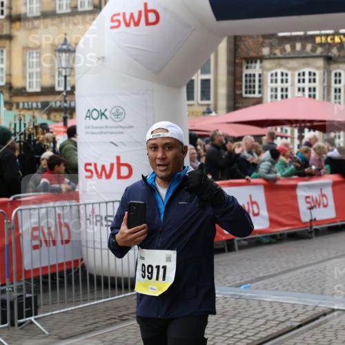 05.10.2025 - 20. swb-Marathon Bremen Yannick Fuchs http://msf.ph/oto/9247343 05.10.2025 11:12:23 Ziel 9911, 10463, 10622, 11085 meine-sportfotos.de