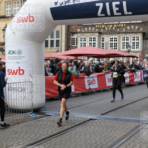05.10.2025 - 20. swb-Marathon Bremen Yannick Fuchs http://msf.ph/oto/9247347 05.10.2025 11:10:45 Ziel 9446, 10146, 10440, 10441, 10442, 10665, 10980, 11240, 11342 meine-sportfotos.de