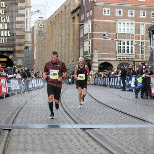 05.10.2025 - 20. swb-Marathon Bremen Yannick Fuchs http://msf.ph/oto/9247350 05.10.2025 10:43:21 Ziel 9006, 10474, 10541, 10553, 10979, 11304 meine-sportfotos.de