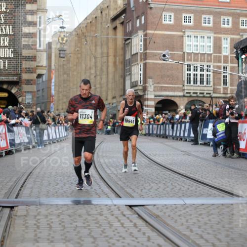 05.10.2025 - 20. swb-Marathon Bremen Yannick Fuchs http://msf.ph/oto/9247370 05.10.2025 10:43:21 Ziel 9006, 10474, 10541, 10553, 10979, 11304 meine-sportfotos.de