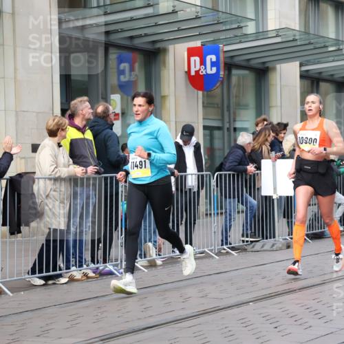 05.10.2025 - 20. swb-Marathon Bremen Strokosch-Dieckow http://msf.ph/oto/9247380 05.10.2025 10:52:01 Ziel 8888, 9172, 9196, 9226, 9584, 9852, 9903, 9955, 9987, 10038, 10240, 10241, 10327, 10388, 10438, 10507, 10608, 10668, 10719, 10727, 10900, 10927, 10942, 11128, 11283, 11387, 11413, 11458, 11491, 11528, 11641, 11665, 8888, 9172, 9196, 9226, 9584, 9852, 9903, 9955, 9987, 10038, 10240, 10241, 10327, 10388, 10438, 10507, 10608, 10668, 10719, 10727, 10900, 10927, 10942, 11128, 11283, 11387, 11413, 11458, 11491, 11528, 11641, 11665 meine-sportfotos.de