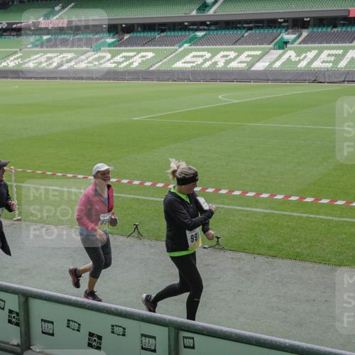 05.10.2025 - 20. swb-Marathon Bremen Michael Burmester http://msf.ph/oto/9247384 05.10.2025 10:38:35 Laufen im Stadion 7621, 8574, 9182, 9184, 9189, 9210, 9229, 9235, 9237, 9269, 9300, 9322, 9331, 9335, 9379, 9394, 9398, 9409, 9432, 9468, 9486, 9498, 9642, 9647, 9660, 9684, 9707, 9750, 9752, 9771, 9782, 9813, 9846, 9858, 9890, 9915, 9940, 9978, 10033, 10056, 10098, 10106, 10130, 10142, 10167, 10205, 10213, 10278, 10297, 10404, 10405, 10437, 10439, 10446, 10478, 10483, 10485, 10511, 10529, 10530, 10595, 10598, 10611, 10623, 10678, 10711, 10713, 10734, 10803, 10804, 10825, 10853 meine-sportfotos.de