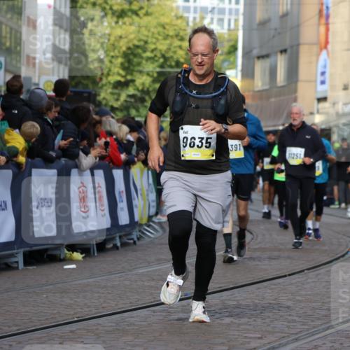 05.10.2025 - 20. swb-Marathon Bremen Strokosch-Dieckow http://msf.ph/oto/9247402 05.10.2025 10:59:21 Ziel 9183, 9454, 9635, 10391, 10407, 11006, 11007, 11400, 11728 meine-sportfotos.de