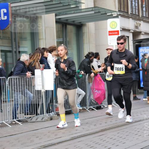 05.10.2025 - 20. swb-Marathon Bremen Strokosch-Dieckow http://msf.ph/oto/9247457 05.10.2025 10:52:06 Ziel 8888, 9172, 9439, 9584, 9903, 9955, 9987, 10038, 10241, 10327, 10388, 10507, 10548, 10608, 10719, 10900, 10927, 10942, 11128, 11283, 11387, 11413, 11458, 11491, 11528, 11665, 8888, 9172, 9439, 9584, 9903, 9955, 9987, 10038, 10241, 10327, 10388, 10507, 10548, 10608, 10719, 10900, 10927, 10942, 11128, 11283, 11387, 11413, 11458, 11491, 11528, 11665 meine-sportfotos.de