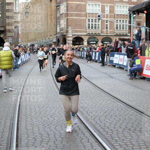 05.10.2025 - 20. swb-Marathon Bremen Yannick Fuchs http://msf.ph/oto/9247459 05.10.2025 10:52:33 Ziel 9172, 9584, 9987, 10241, 10507, 10608, 10719, 11528, 11665 meine-sportfotos.de