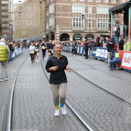 05.10.2025 - 20. swb-Marathon Bremen Yannick Fuchs http://msf.ph/oto/9247467 05.10.2025 10:52:33 Ziel 9172, 9584, 9987, 10241, 10507, 10608, 10719, 11528, 11665 meine-sportfotos.de