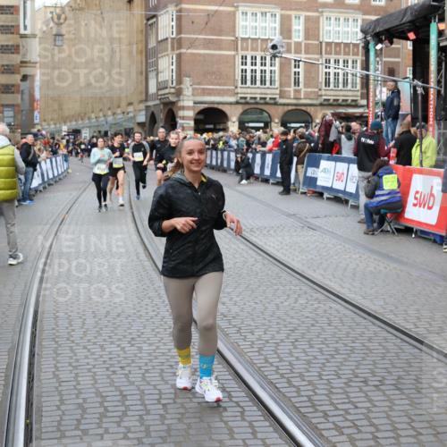 05.10.2025 - 20. swb-Marathon Bremen Yannick Fuchs http://msf.ph/oto/9247476 05.10.2025 10:52:33 Ziel 9172, 9584, 9987, 10241, 10507, 10608, 10719, 11528, 11665 meine-sportfotos.de