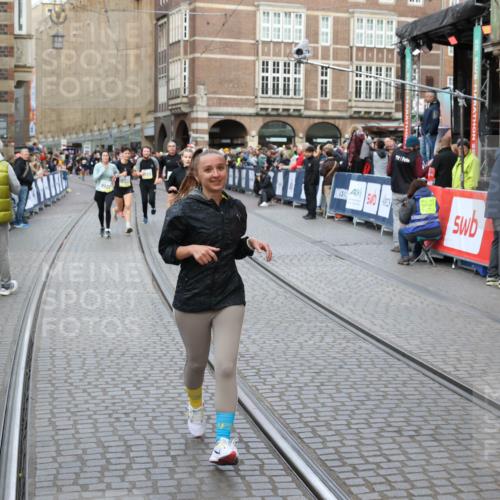 05.10.2025 - 20. swb-Marathon Bremen Yannick Fuchs http://msf.ph/oto/9247483 05.10.2025 10:52:33 Ziel 9172, 9584, 9987, 10241, 10507, 10608, 10719, 11528, 11665 meine-sportfotos.de