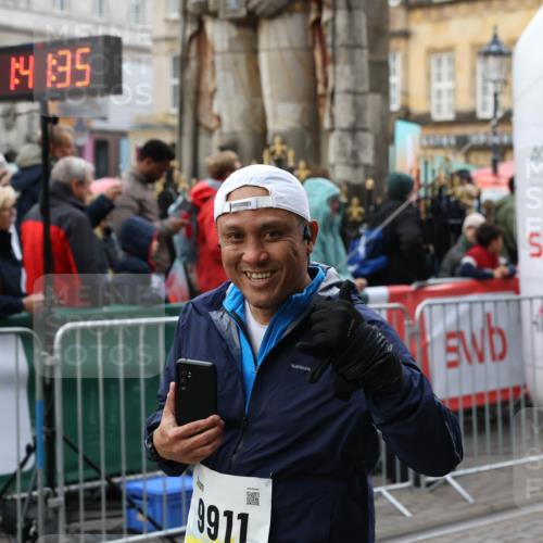 05.10.2025 - 20. swb-Marathon Bremen Yannick Fuchs http://msf.ph/oto/9247498 05.10.2025 11:12:25 Ziel 9373, 9374, 9911, 10622, 10899, 11085 meine-sportfotos.de