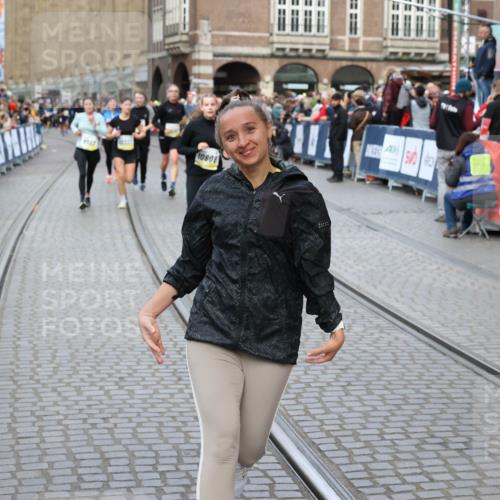 05.10.2025 - 20. swb-Marathon Bremen Yannick Fuchs http://msf.ph/oto/9247518 05.10.2025 10:52:34 Ziel 9172, 9584, 10241, 10327, 10507, 10608, 10719, 11528, 11665 meine-sportfotos.de