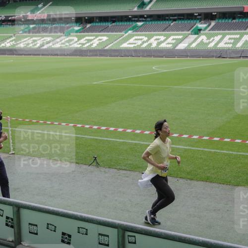05.10.2025 - 20. swb-Marathon Bremen Michael Burmester http://msf.ph/oto/9247535 05.10.2025 10:38:43 Laufen im Stadion 7788, 8123, 8574, 9182, 9184, 9189, 9210, 9229, 9235, 9269, 9300, 9322, 9324, 9331, 9335, 9379, 9394, 9398, 9409, 9432, 9468, 9498, 9647, 9660, 9684, 9707, 9750, 9752, 9771, 9782, 9813, 9846, 9858, 9890, 9915, 9927, 9940, 9978, 10033, 10106, 10130, 10142, 10167, 10205, 10213, 10278, 10297, 10404, 10405, 10437, 10439, 10446, 10478, 10483, 10485, 10511, 10529, 10530, 10551, 10595, 10598, 10623, 10678, 10734, 10803, 10804, 10825, 10853, 9486, 10056, 10098 meine-sportfotos.de