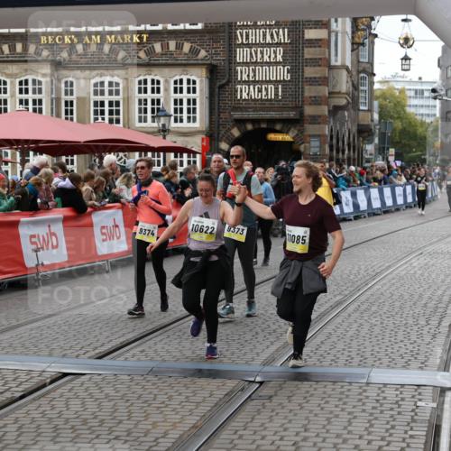 05.10.2025 - 20. swb-Marathon Bremen Yannick Fuchs http://msf.ph/oto/9247536 05.10.2025 11:12:25 Ziel 9373, 9374, 9911, 10622, 10899, 11085 meine-sportfotos.de