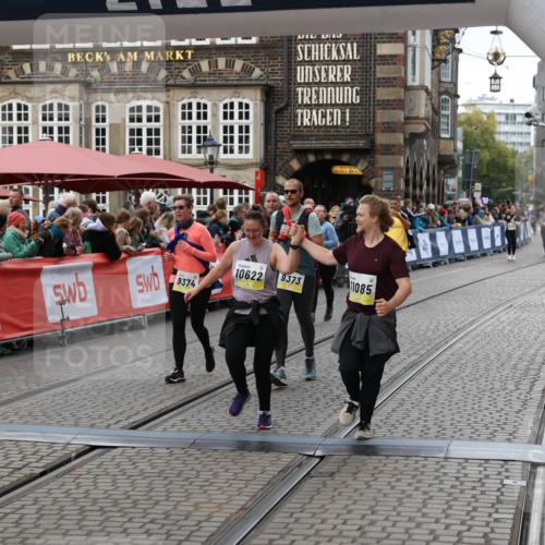 05.10.2025 - 20. swb-Marathon Bremen Yannick Fuchs http://msf.ph/oto/9247545 05.10.2025 11:12:26 Ziel 9373, 9374, 9911, 10622, 10899, 11085, 11535 meine-sportfotos.de