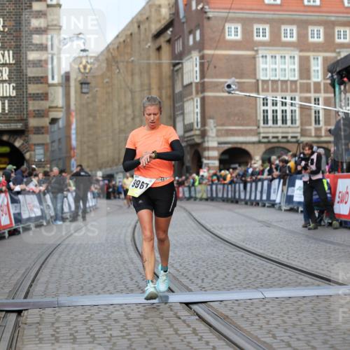 05.10.2025 - 20. swb-Marathon Bremen Yannick Fuchs http://msf.ph/oto/9247550 05.10.2025 10:43:29 Ziel 9967, 10541, 11304 meine-sportfotos.de