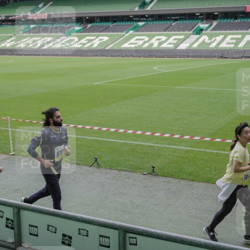 05.10.2025 - 20. swb-Marathon Bremen Michael Burmester http://msf.ph/oto/9247557 05.10.2025 10:38:44 Laufen im Stadion 7788, 8123, 8574, 9182, 9184, 9189, 9210, 9229, 9235, 9269, 9300, 9322, 9324, 9331, 9335, 9379, 9394, 9398, 9409, 9432, 9468, 9498, 9647, 9660, 9684, 9707, 9750, 9752, 9771, 9782, 9813, 9846, 9858, 9890, 9915, 9927, 9940, 9978, 10033, 10106, 10130, 10142, 10167, 10205, 10213, 10278, 10297, 10404, 10405, 10437, 10439, 10446, 10478, 10483, 10511, 10529, 10530, 10551, 10595, 10598, 10623, 10678, 10734, 10803, 10804, 10825, 10853, 9486, 10056, 10098 meine-sportfotos.de
