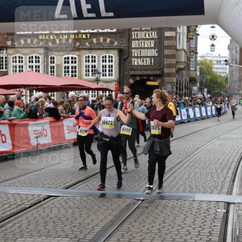 05.10.2025 - 20. swb-Marathon Bremen Yannick Fuchs http://msf.ph/oto/9247563 05.10.2025 11:12:26 Ziel 9373, 9374, 9911, 10622, 10899, 11085, 11535 meine-sportfotos.de