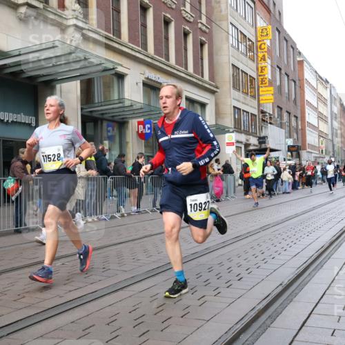 05.10.2025 - 20. swb-Marathon Bremen Strokosch-Dieckow http://msf.ph/oto/9247564 05.10.2025 10:52:08 Ziel 8888, 9172, 9209, 9439, 9584, 9903, 9955, 9987, 10241, 10327, 10388, 10507, 10548, 10608, 10719, 10900, 10927, 11128, 11283, 11387, 11413, 11458, 11491, 11528, 11665, 8888, 9172, 9209, 9439, 9584, 9903, 9955, 9987, 10241, 10327, 10388, 10507, 10548, 10608, 10719, 10900, 10927, 11128, 11283, 11387, 11413, 11458, 11491, 11528, 11665 meine-sportfotos.de
