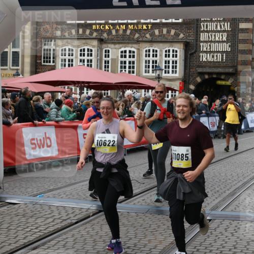 05.10.2025 - 20. swb-Marathon Bremen Yannick Fuchs http://msf.ph/oto/9247585 05.10.2025 11:12:27 Ziel 9373, 9374, 9911, 10622, 10899, 11085, 11535 meine-sportfotos.de