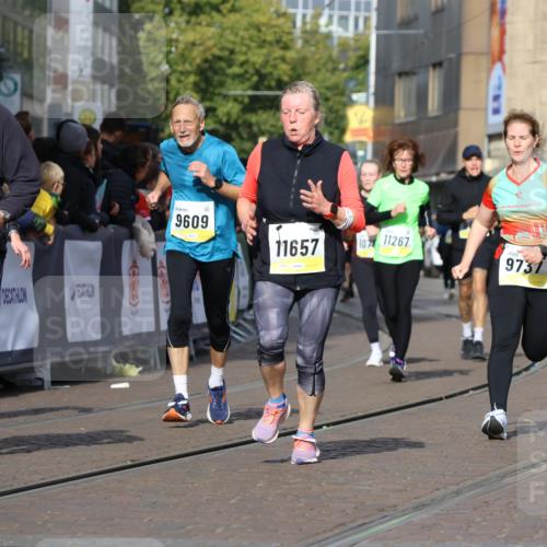 05.10.2025 - 20. swb-Marathon Bremen Strokosch-Dieckow http://msf.ph/oto/9247587 05.10.2025 10:59:29 Ziel 9609, 9737, 10209, 10391, 10760, 10809, 11251, 11657, 11728 meine-sportfotos.de